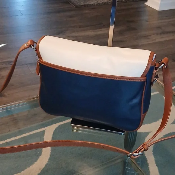 Coach Cream and Navy Satchel - Picture 5 of 11